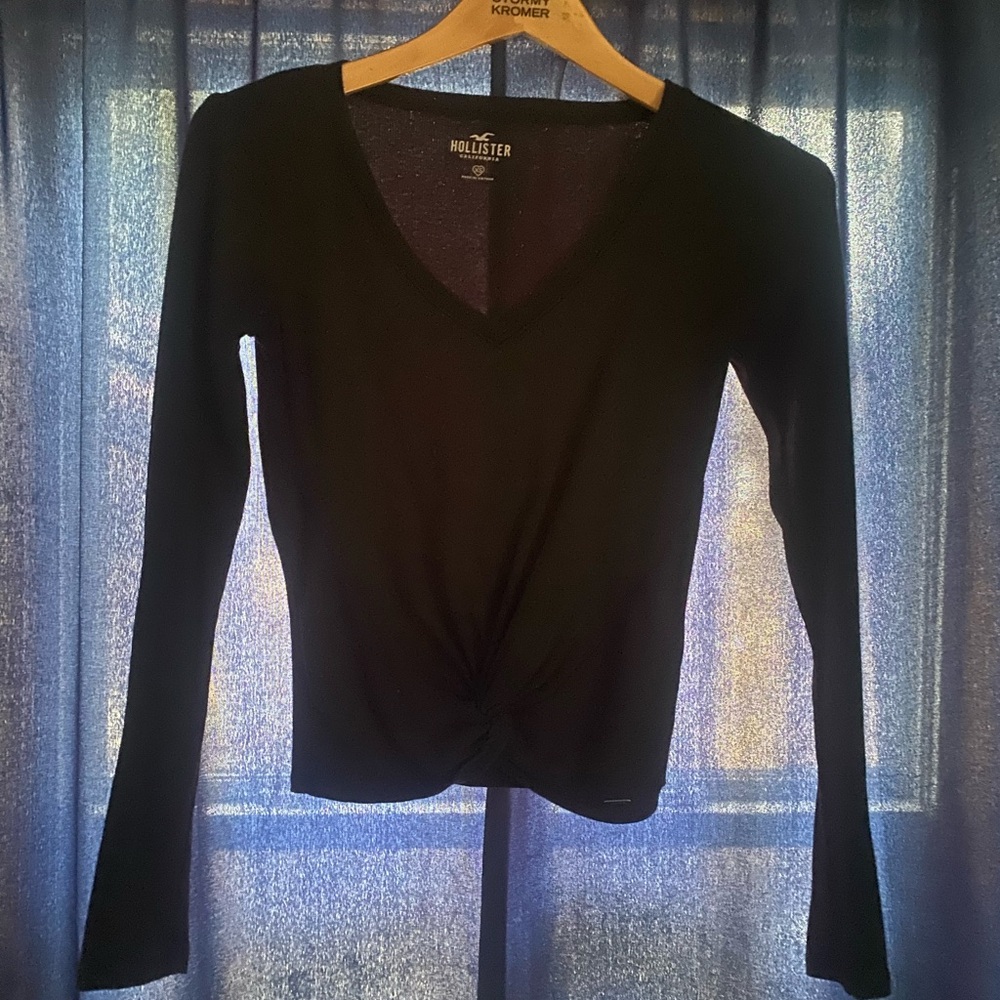 Hollister Women's Black V-Neck Top